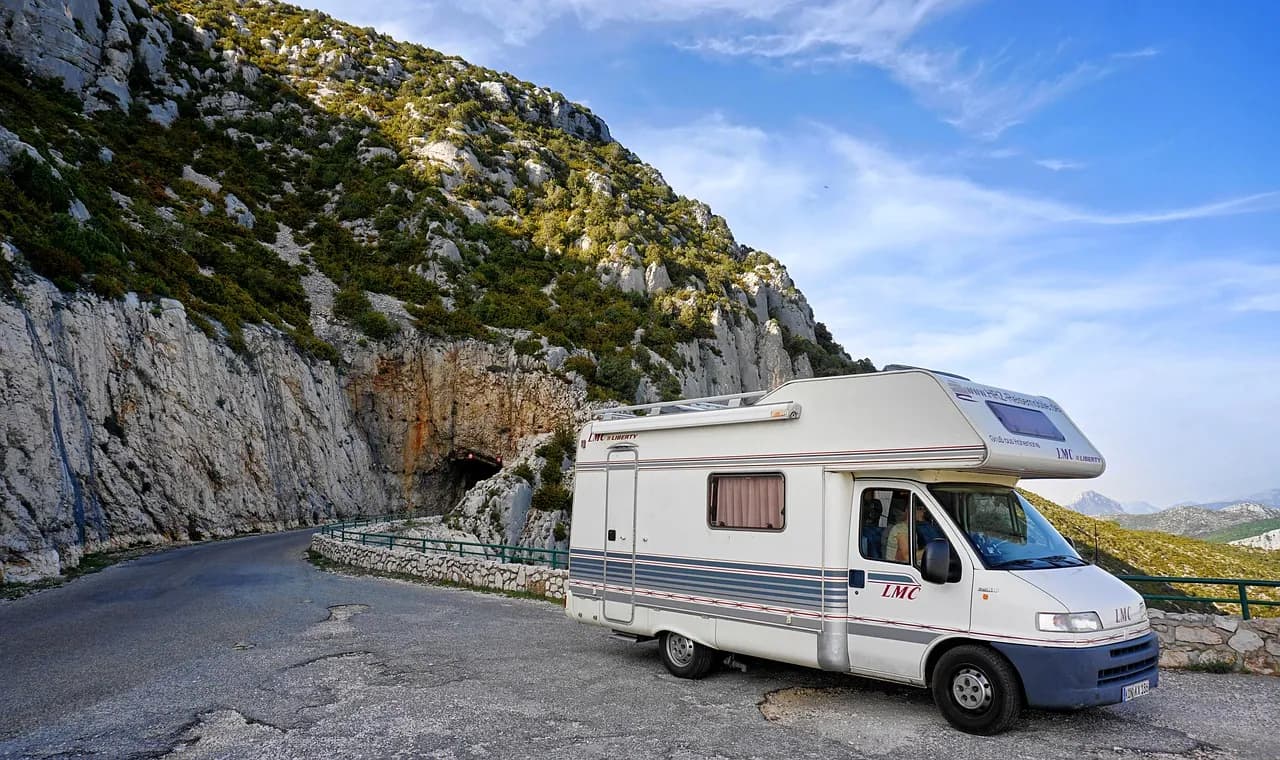 Camping-car, van aménagé, motorhome : quel permis de conduire ?