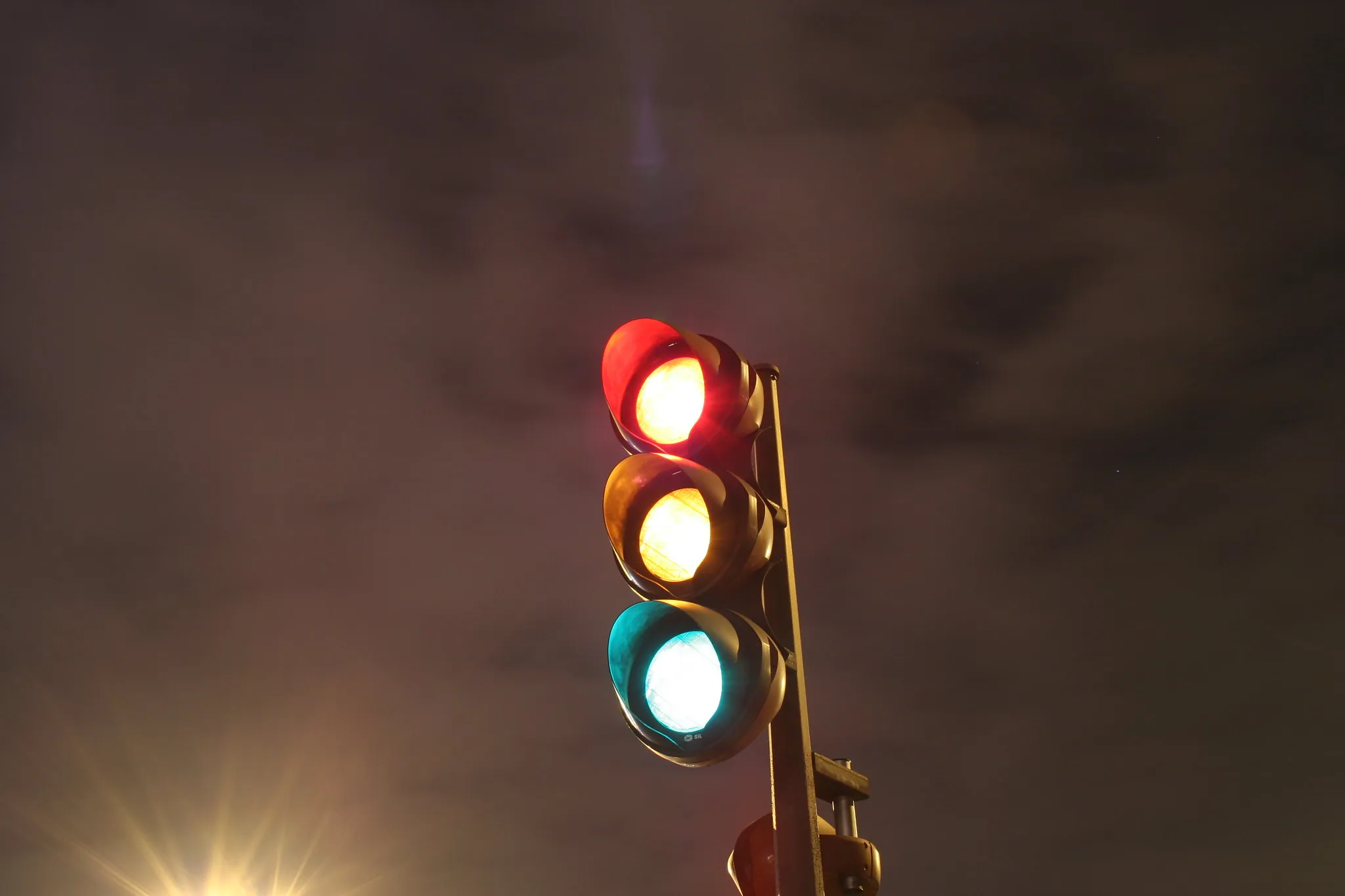 Feux de circulation : l’intégration d’une nouvelle couleur pour les véhicules autonomes