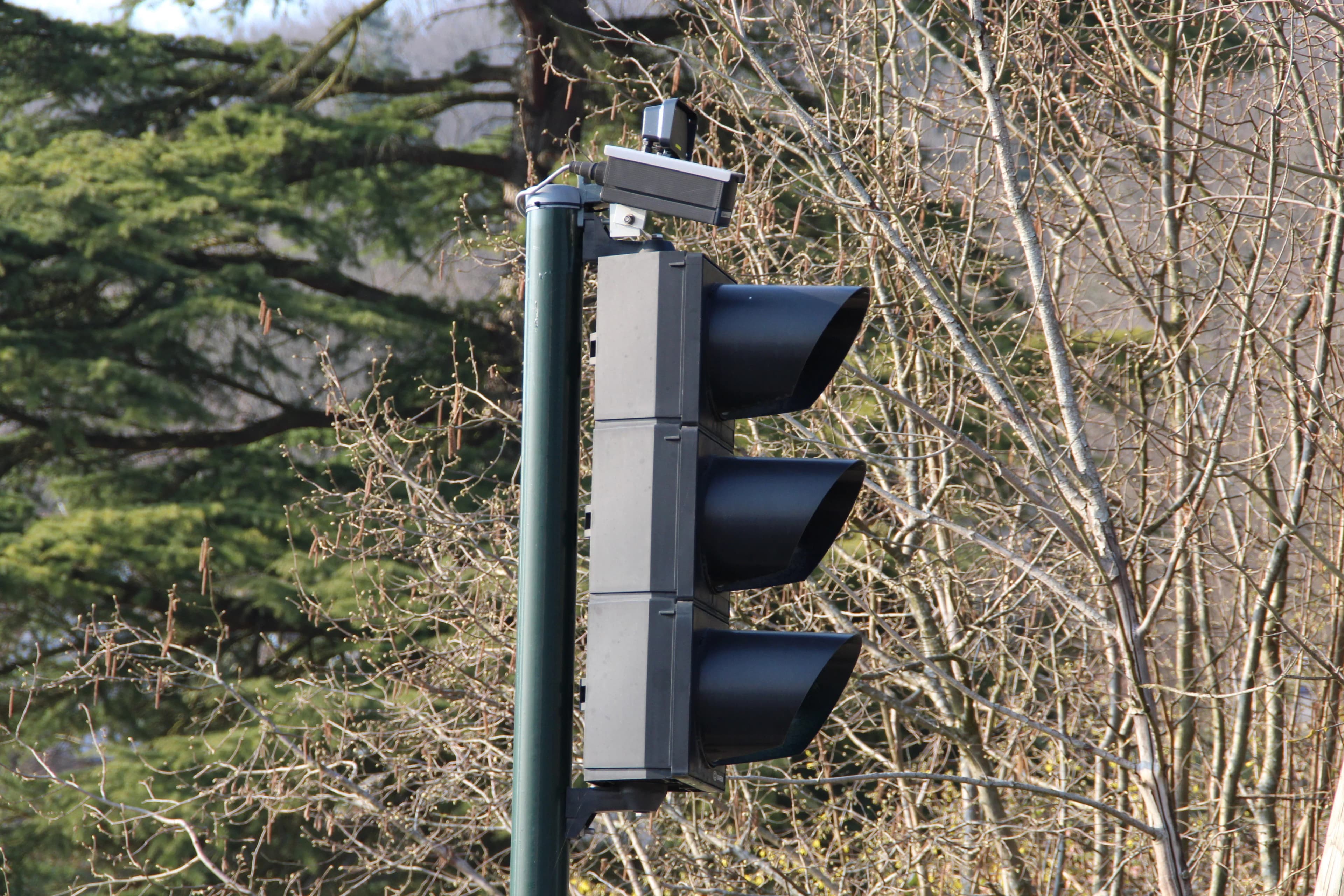 Radars feu rouge : comprendre leur fonctionnement